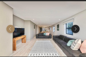 Neat 3 Bed Seafront Apartment